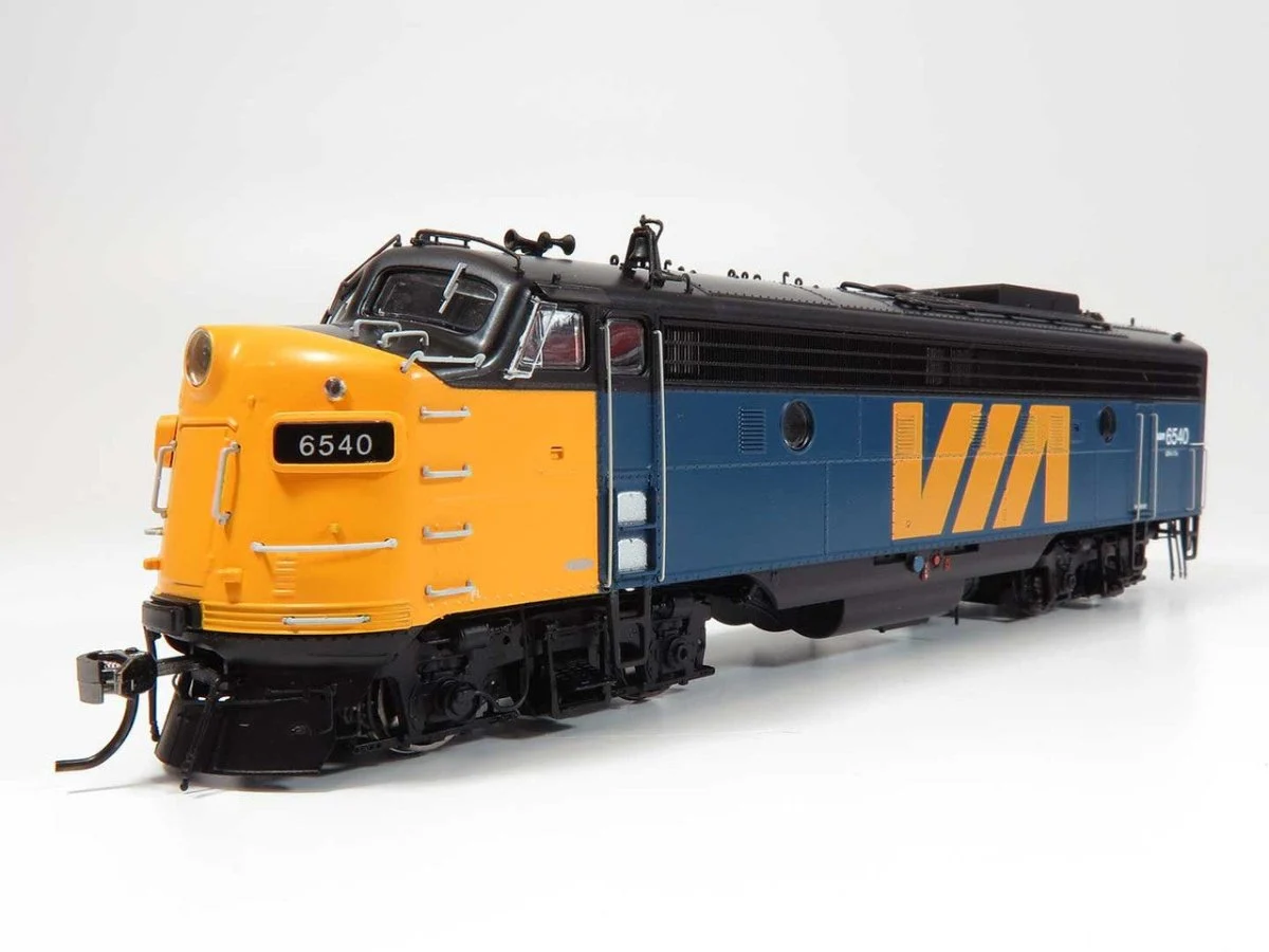 Rapido HO Scale VIA Rail FP9A Locomotive #6540 - 220580