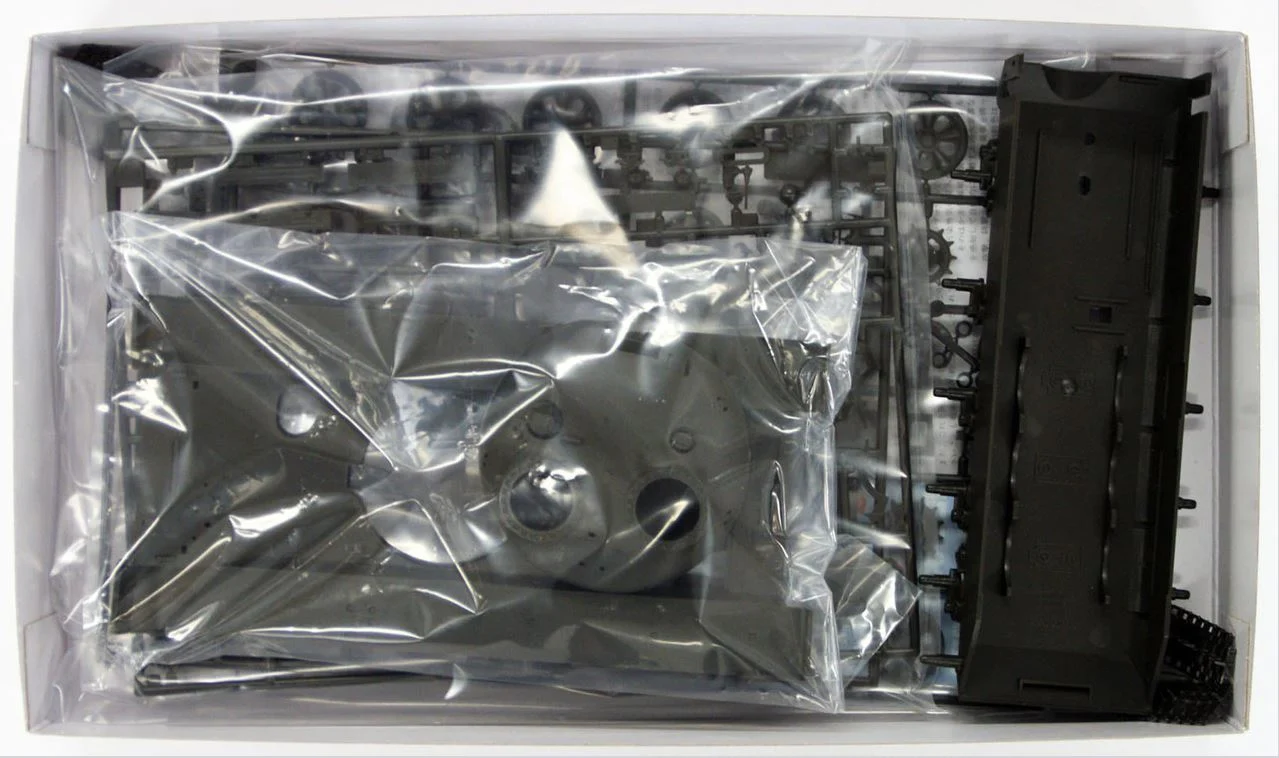 Tamiya 1/35 Russian T-62 Tank Kit - 35108