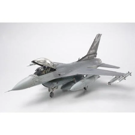 Tamiya 1/48 Lockeed F-16C (Block 25/32) - 61101