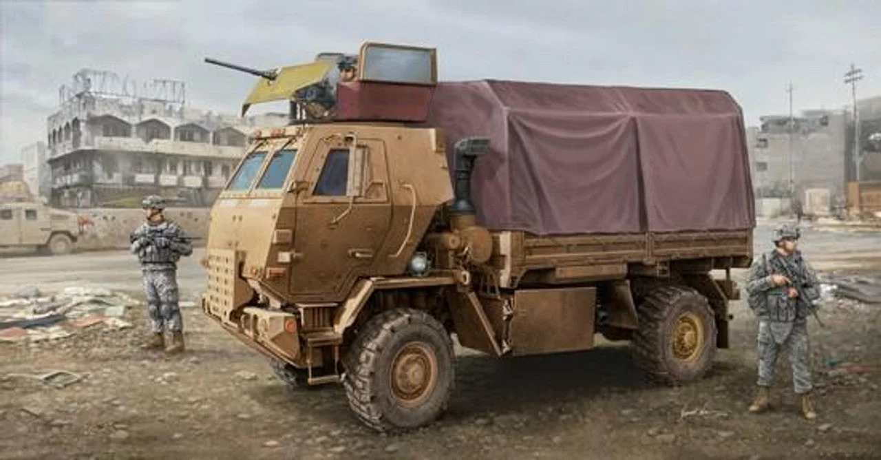 Trumpeter 1/35 Trumpeter M1078 LMTV (Light Medium Tactical Vehicle) Cargo Truck w/Armored Cab