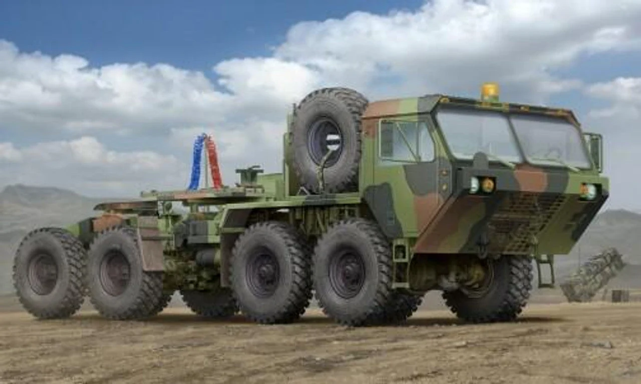 Trumpeter 1/35 Trumpeter HEMTT M983 Tractor