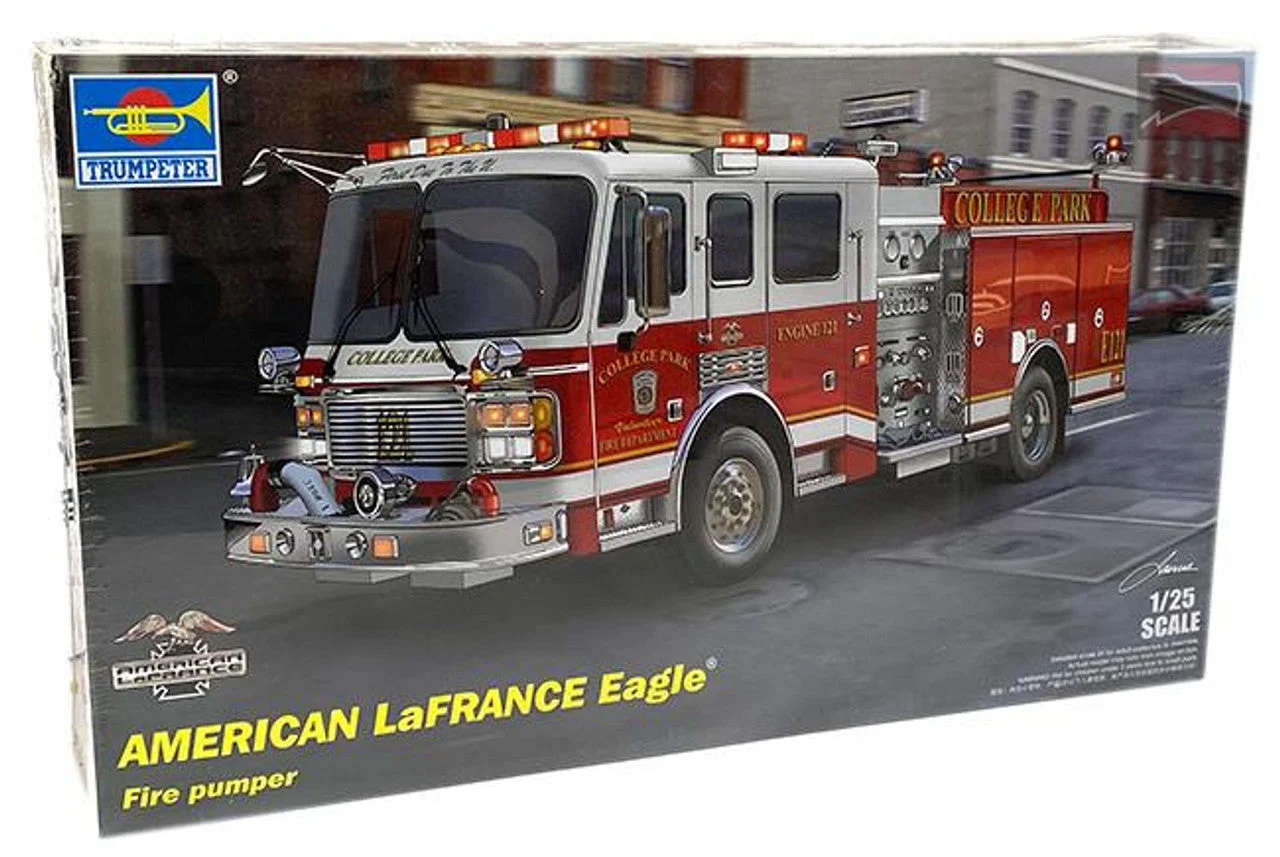 Trumpeter 1/25 American LaFRANCE Eagle Fire Truck