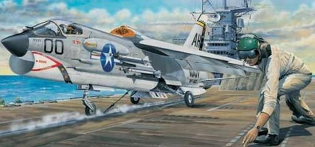 Trumpeter 1/32 Trumpeter F8E Crusader Fighter