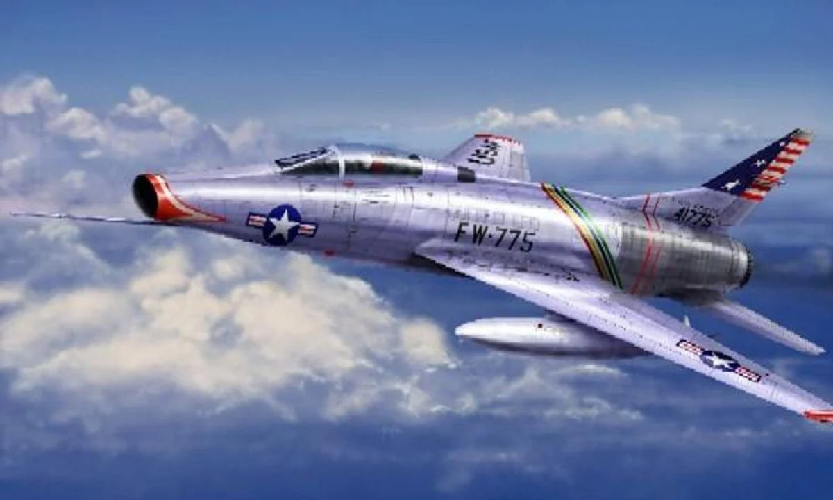 Trumpeter 1/72 Trumpeter F100C Super Sabre Fighter