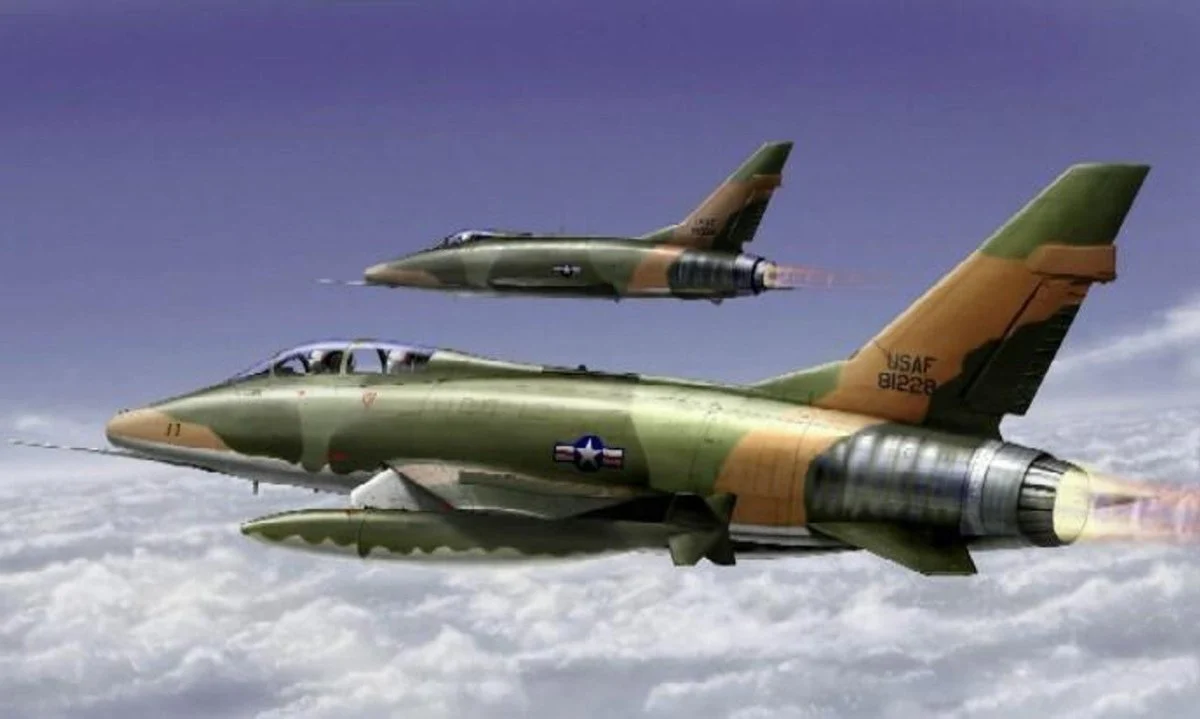 Trumpeter 1/72 Trumpeter F100F Super Sabre Fighter