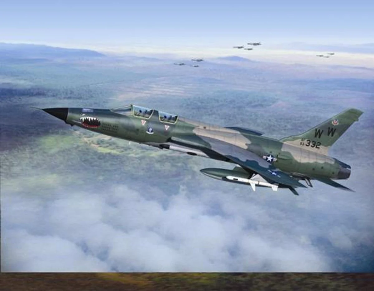 Trumpeter 1/72 Trumpeter F105G Thunderchief Wild Weasel Aircraft